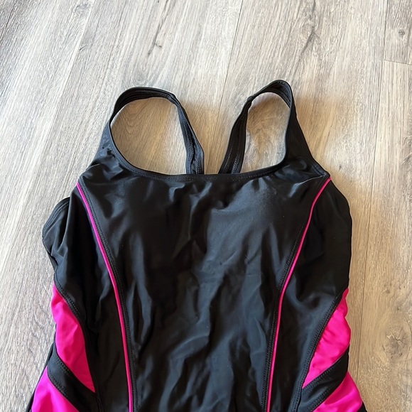 🏁 Roots one piece bathing suit size 6 - Picture 4 of 11